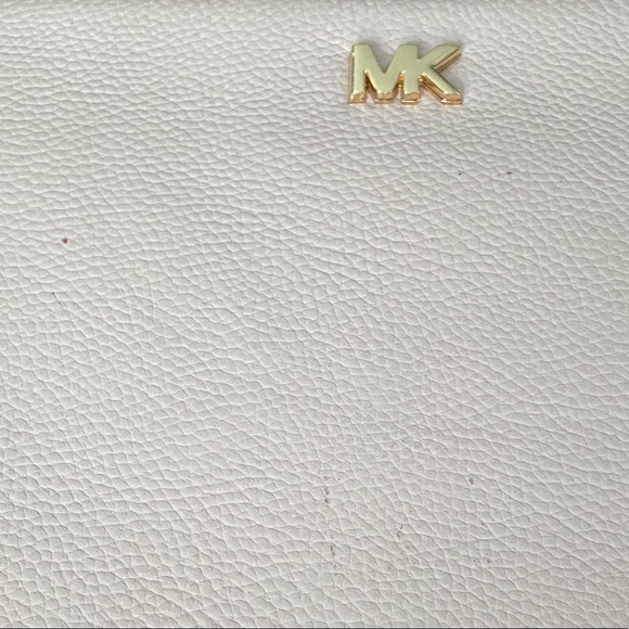 Closet Closing Sunday!! Taking Offers! MICHAEL KORS & CALVIN KLEIN Purses - Picture 13 of 13